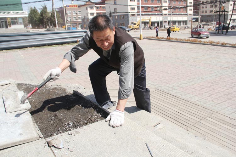 閑不住的門衛陳洪芳